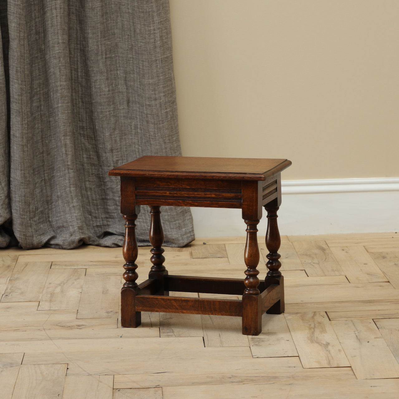 Jointed Stool